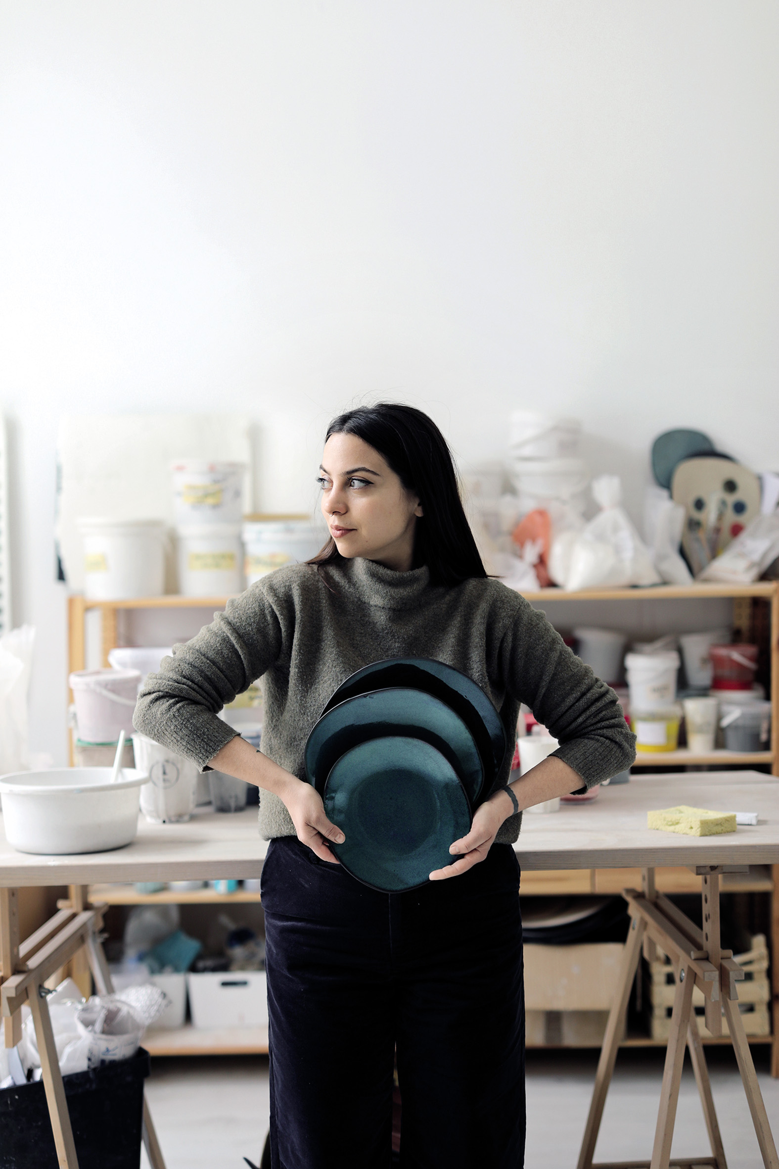 Novi studio Hane Karim na Vilharjevi 3 v Ljubljani je pred časom dobil še novo namembnost, ob večerih se namreč prelevi v Clay Theatre oziroma Glineni teater