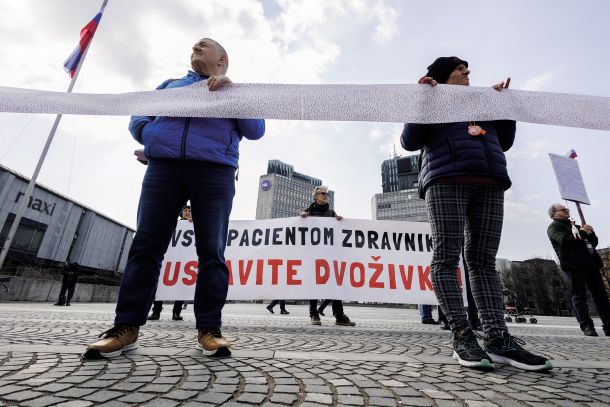 Opozorilna akcija Glas ljudstva pred glasovanjem o predlogu novele zakona o nujnih ukrepih za zagotovitev stabilnosti zdravstvenega sistema