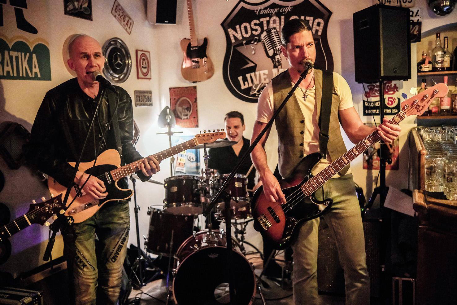 Samar, bar Nostalgija, LJ / | Janez Zalaznik