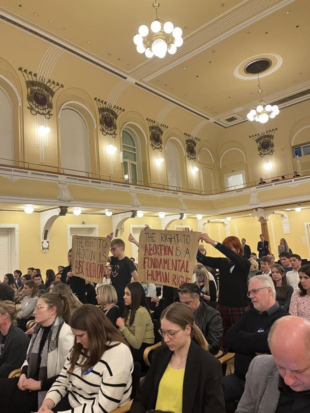 Protest Inštituta 8. marec