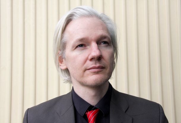 Assange trdi, da je postopek proti njemu politično motiviran, njegovi odvetniki pa so nakazali, da bodo zadevo predali Evropskemu sodišču za človekove pravice