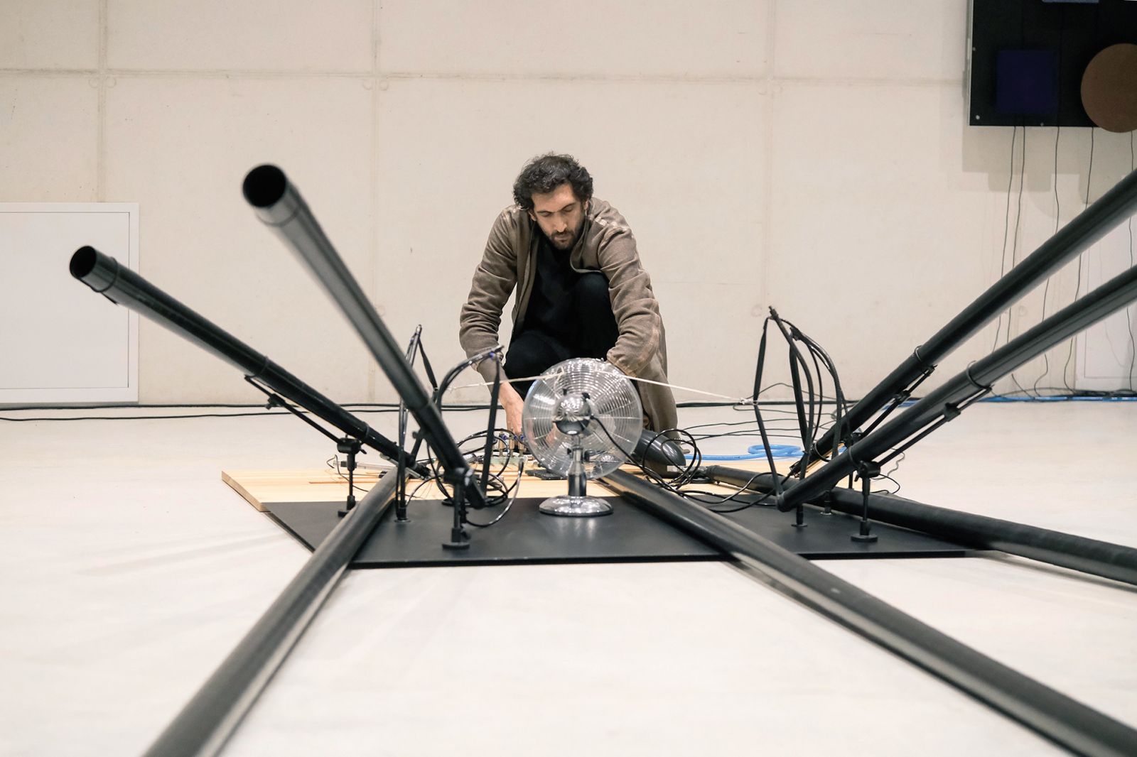 Tarek Atoui: Stoječe valovanje, Galerija Parter, Cukrarna, LJ | Janez Zalaznik