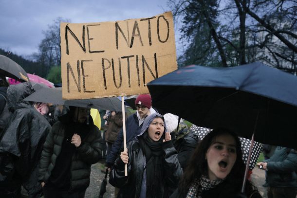 Ne Nato, mir nam dajte!