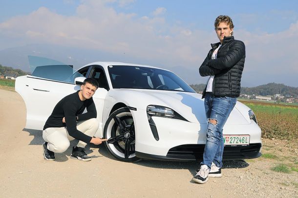 Ko mlada nadobudna podjetnika Liam Cimperman in Jure Popovič ne najemata najnovejših Porschejev, pripravljata »programe o grajenju vašega bogastva«.
