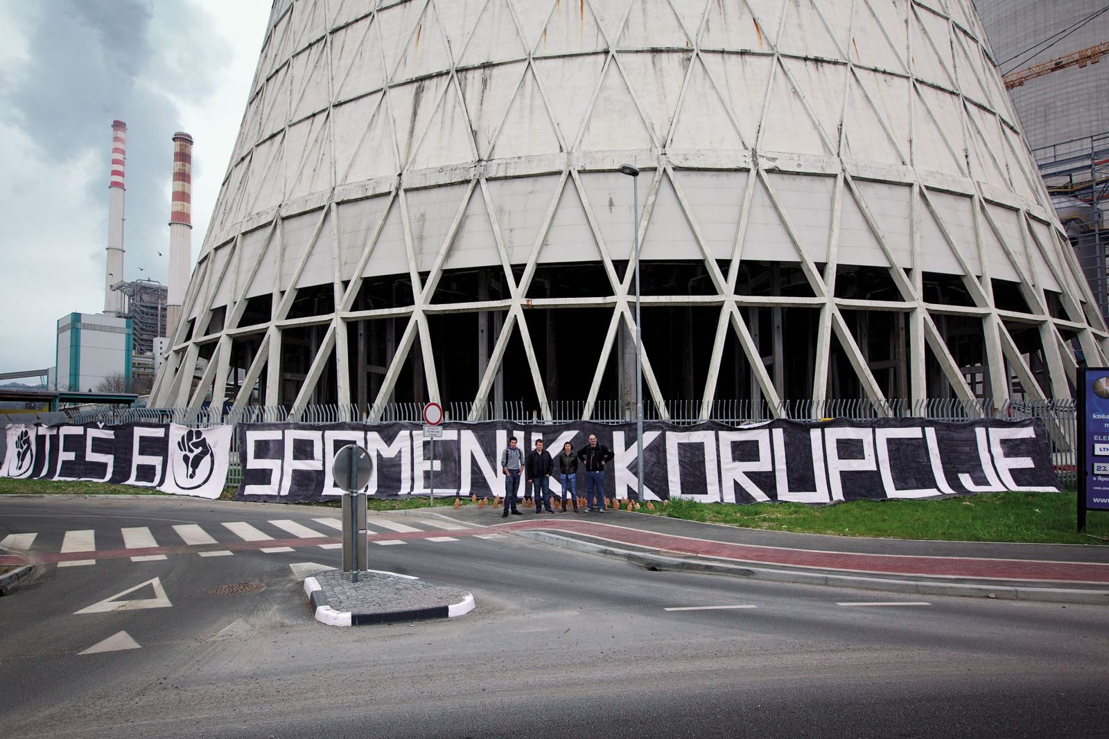 TEŠ 6: Protest aktivistov leta 2013
