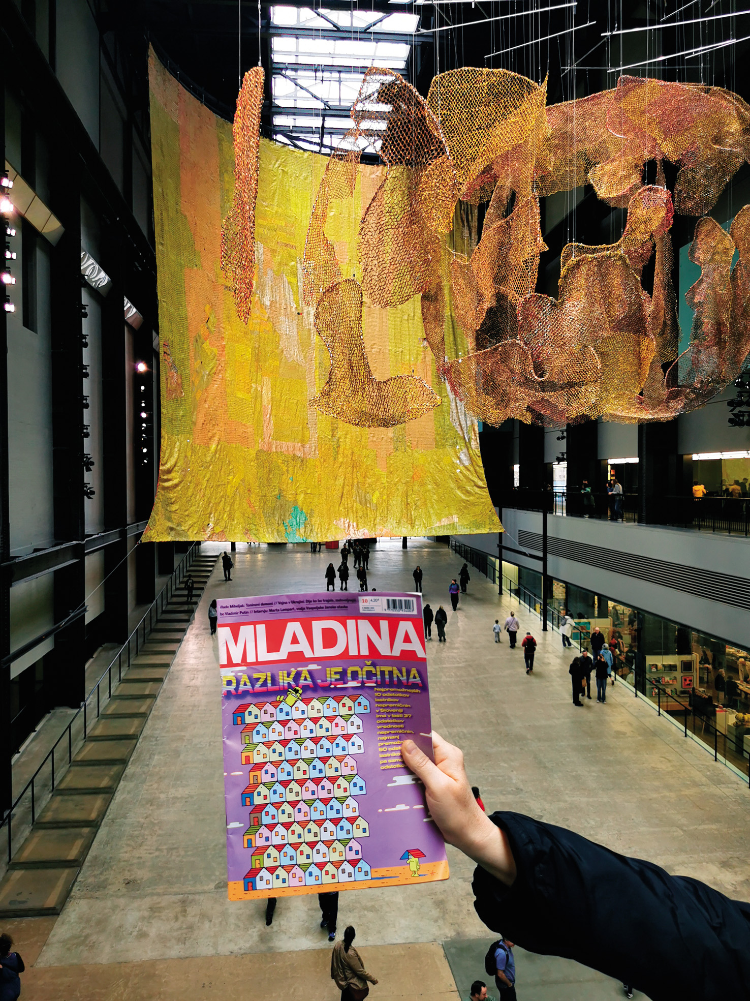 El Anatsui: Behind the Red Moon, Tate Modern, GB | Ciril Marolt