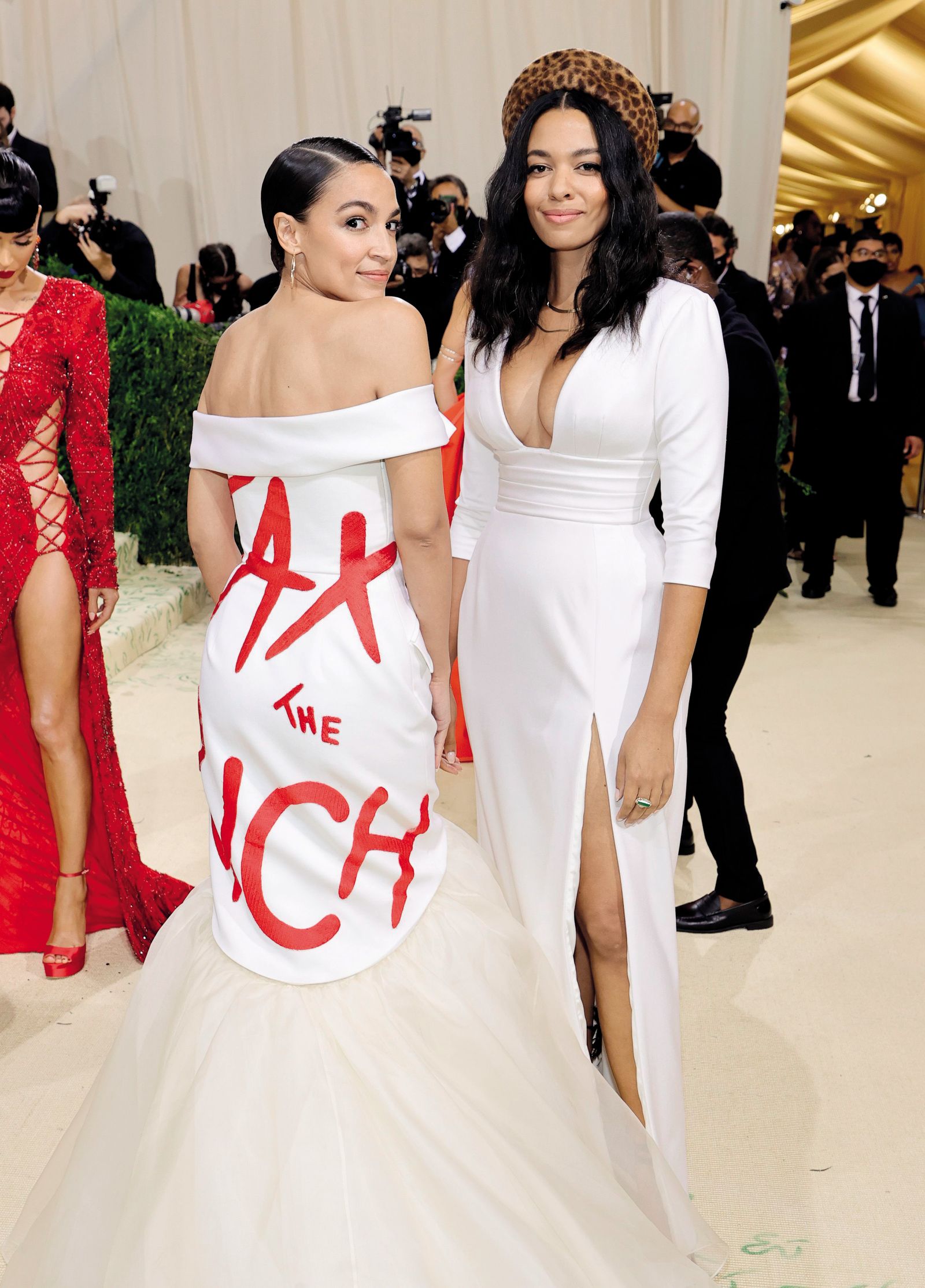 Obdavčimo bogate: Ameriška kongresnica Alexandria Ocasio Cortez na gala plesu Met Gala v New Yorku leta 2021
