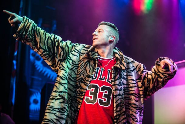 Macklemore v pesmi rapa o nedavnih protestih na ameriških univerzah proti vojaškim operacijam Izraela v Gazi in za solidarnost s Palestinci