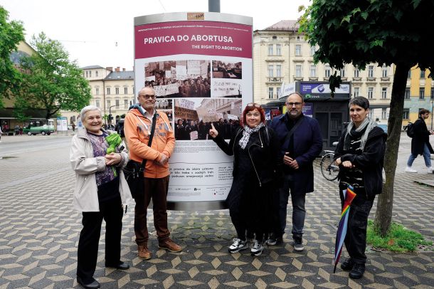 Reproduktivne pravice: O zdravju, spolnosti in enakosti žensk; Mirovni inštitut in oddelek za sociologijo FF; Sonja Lokar, Lev Kreft, Živa Humer, Roman Kuhar in Vesna Bukovec, plakatna mesta Tam-Tam, LJ 