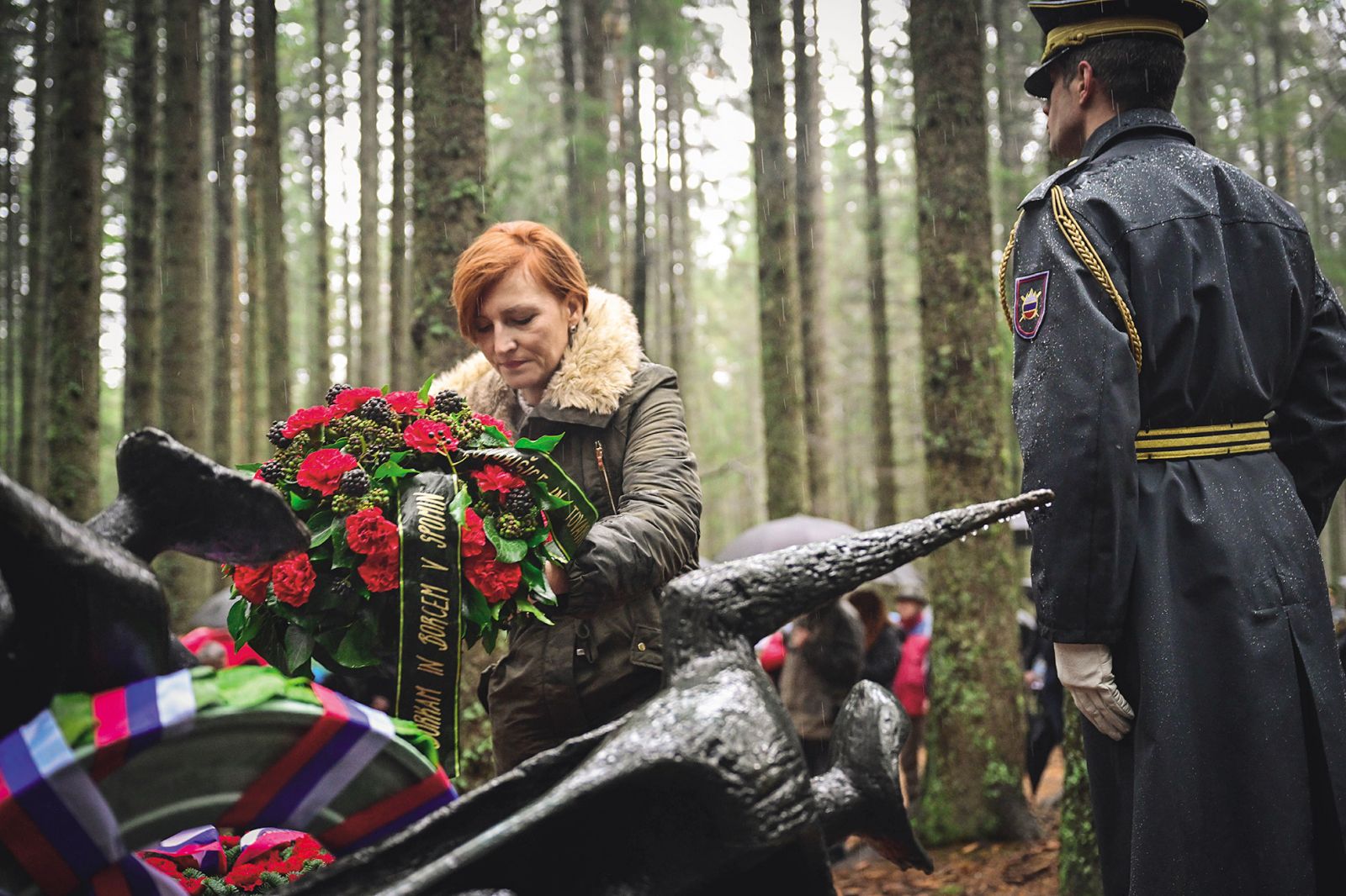 Asta Vrečko na spominski slovesnosti; 81. obletnica poslednjega boja Pohorskega bataljona, Osankarica - Trije žeblji | Marko Pigac