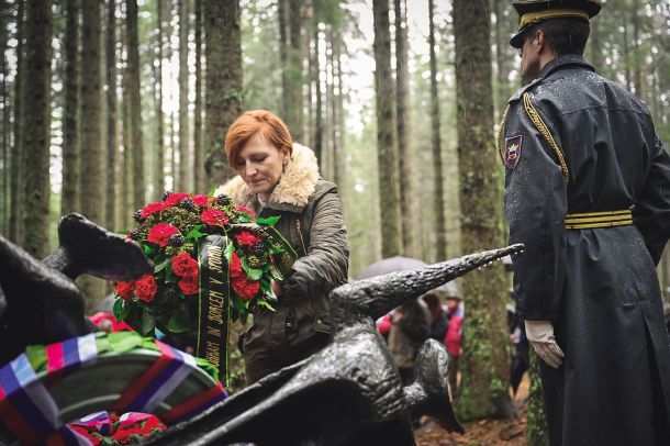 Asta Vrečko na spominski slovesnosti; 81. obletnica poslednjega boja Pohorskega bataljona, Osankarica - Trije žeblji