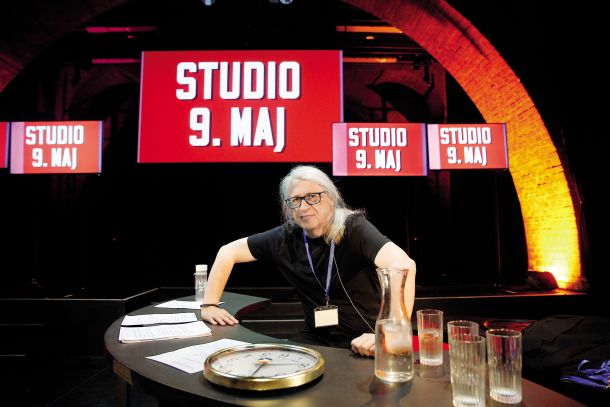 Marcel Štefančič, jr. je po ukinitvi Studia City gostil njegovo uporniško, gledališko različico, Studio 9. maj.