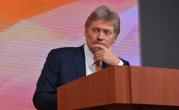 Tiskovni predstavnik Kremlja Dmitrij Peskov je v četrtek komentiral poročanje ameriškega časnika New York Times, po katerem je ameriški državni sekretar Antony Blinken naklonjen napadom na rusko ozemlje z ameriškim orožjem in želi prepričati predsednika Joeja Bidna, da odpravi omejitve