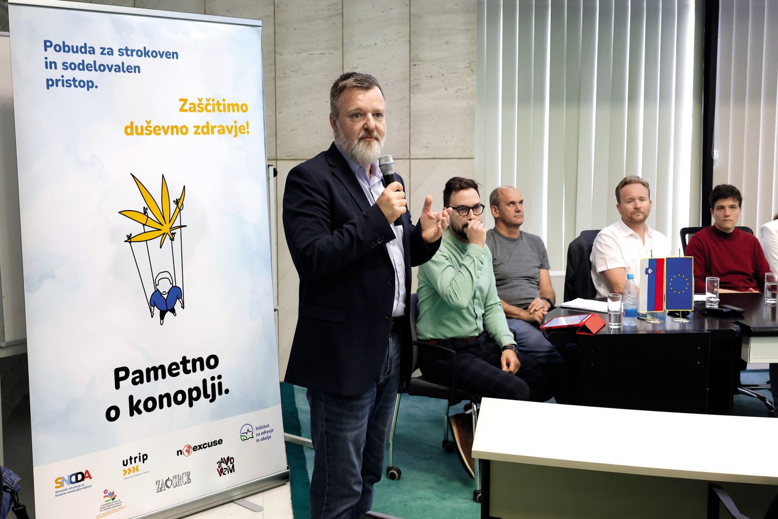 Zdravniki so si edini v nasprotovanju legalizaciji marihuane v kakršnekoli namene