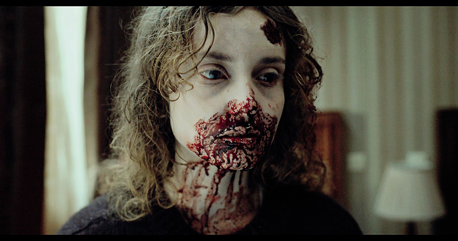 Turški šoker Pogreb pilotirata šofer in vampirka.