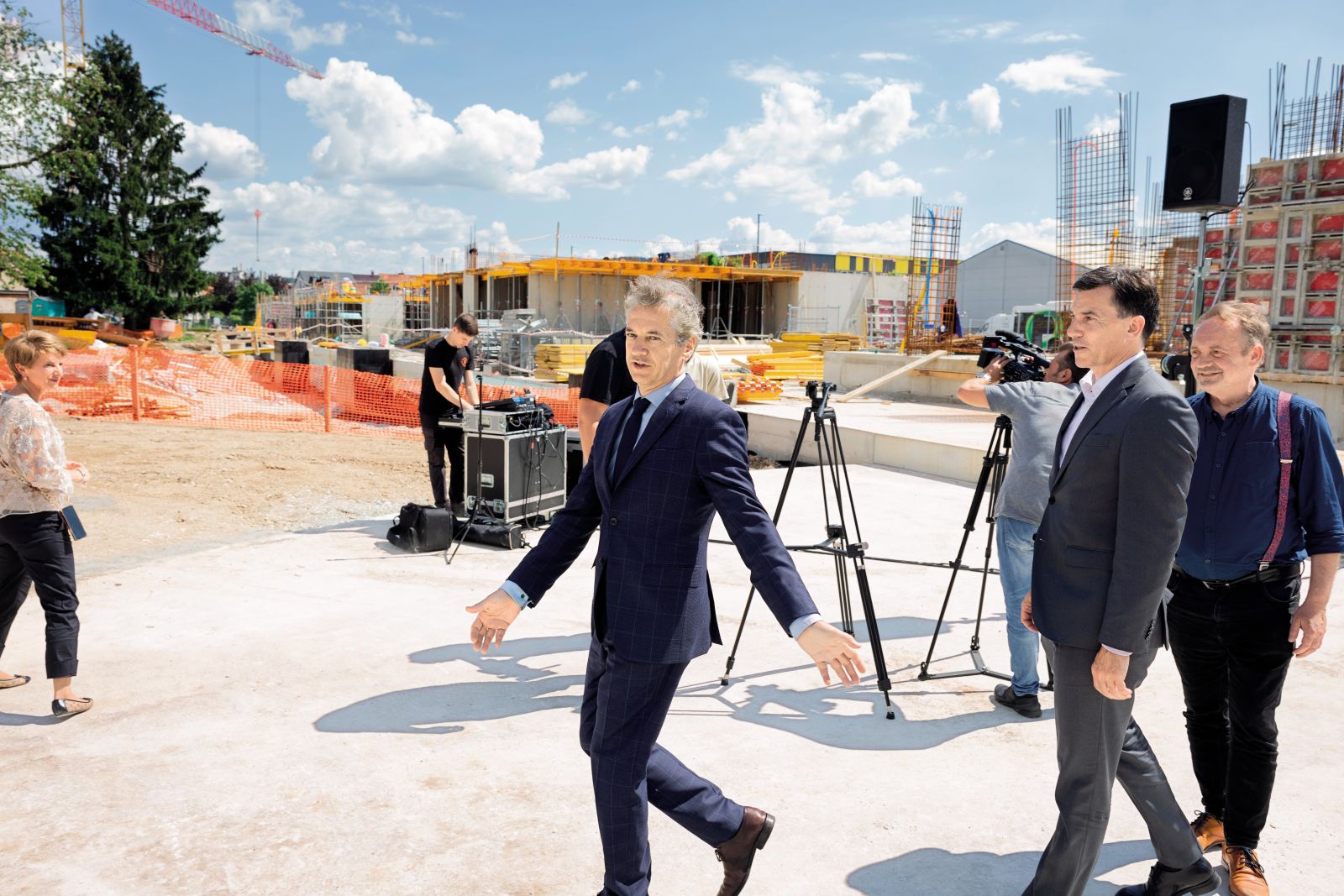 Robert Golob si ogleduje gradnjo novih neprofitnih stanovanj v Ljubljani na Zvezni ulici