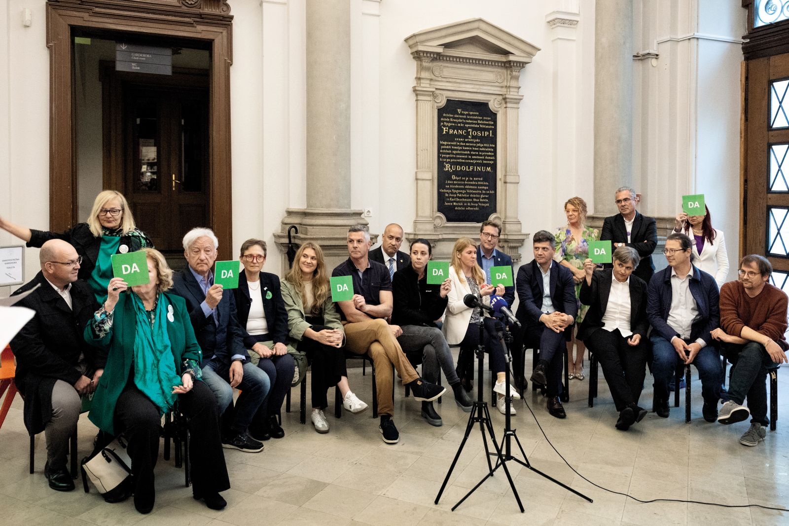 Soočenje kandidatov v organizaciji iniciative Glas ljudstva v Narodnem muzeju