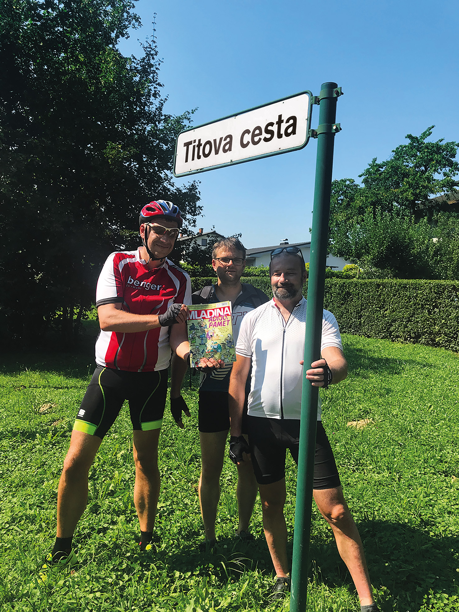 Kolesarji v Radencih, na Titovi cesti in z Mladino v rokah (fotografirano leta 2020)