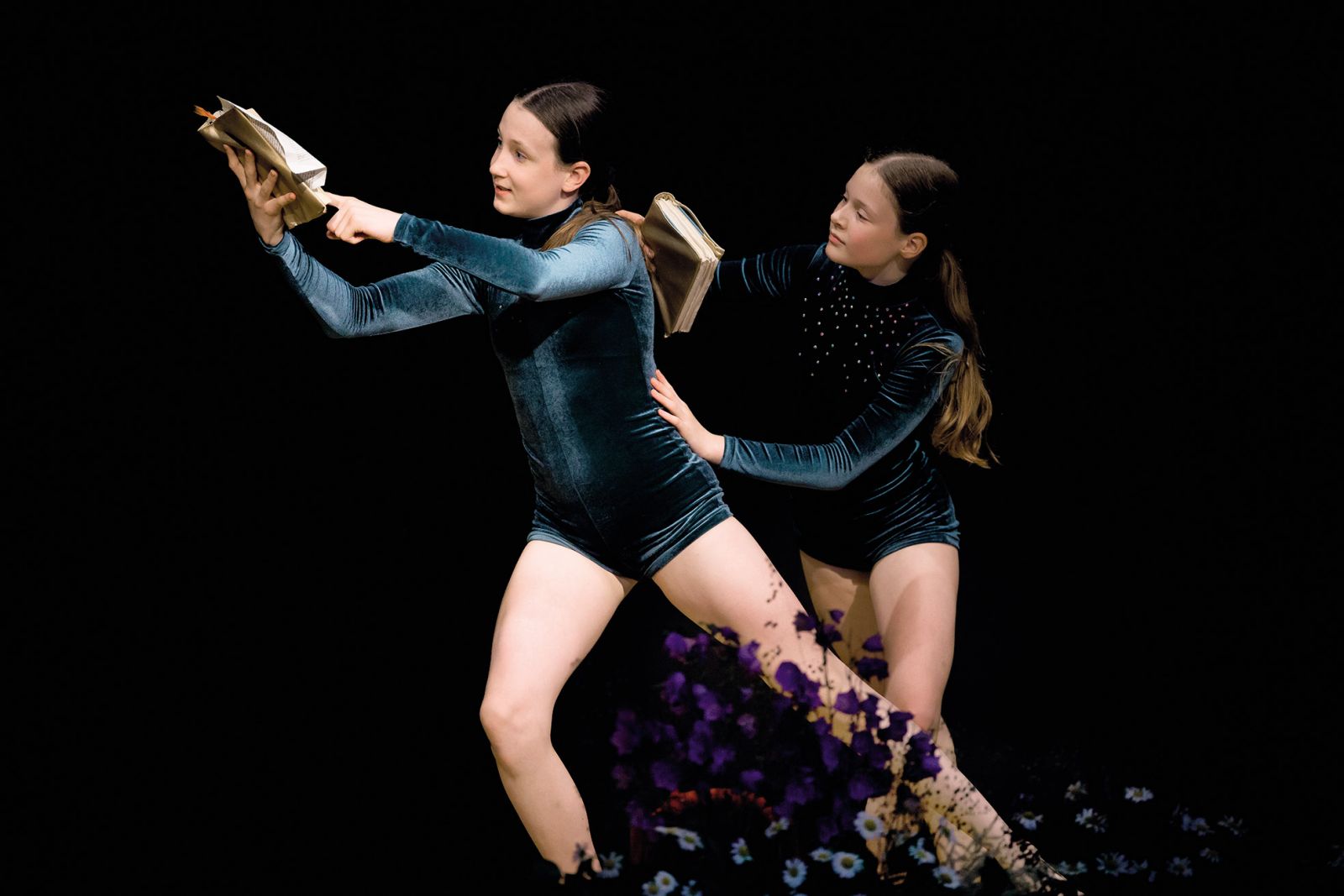 Plesni klub Šinšin, Na mladih svet stoji. Jenkret je biv ..., Križnikov pravljični festival 2024, Motnik | Luka Dakskobler