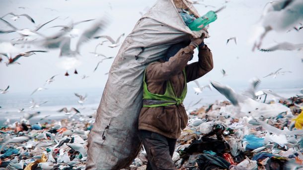 Na festivalu bodo predvajali tudi dokumentarni film Stekleničarji v režiji Nemanje Vojinovića 