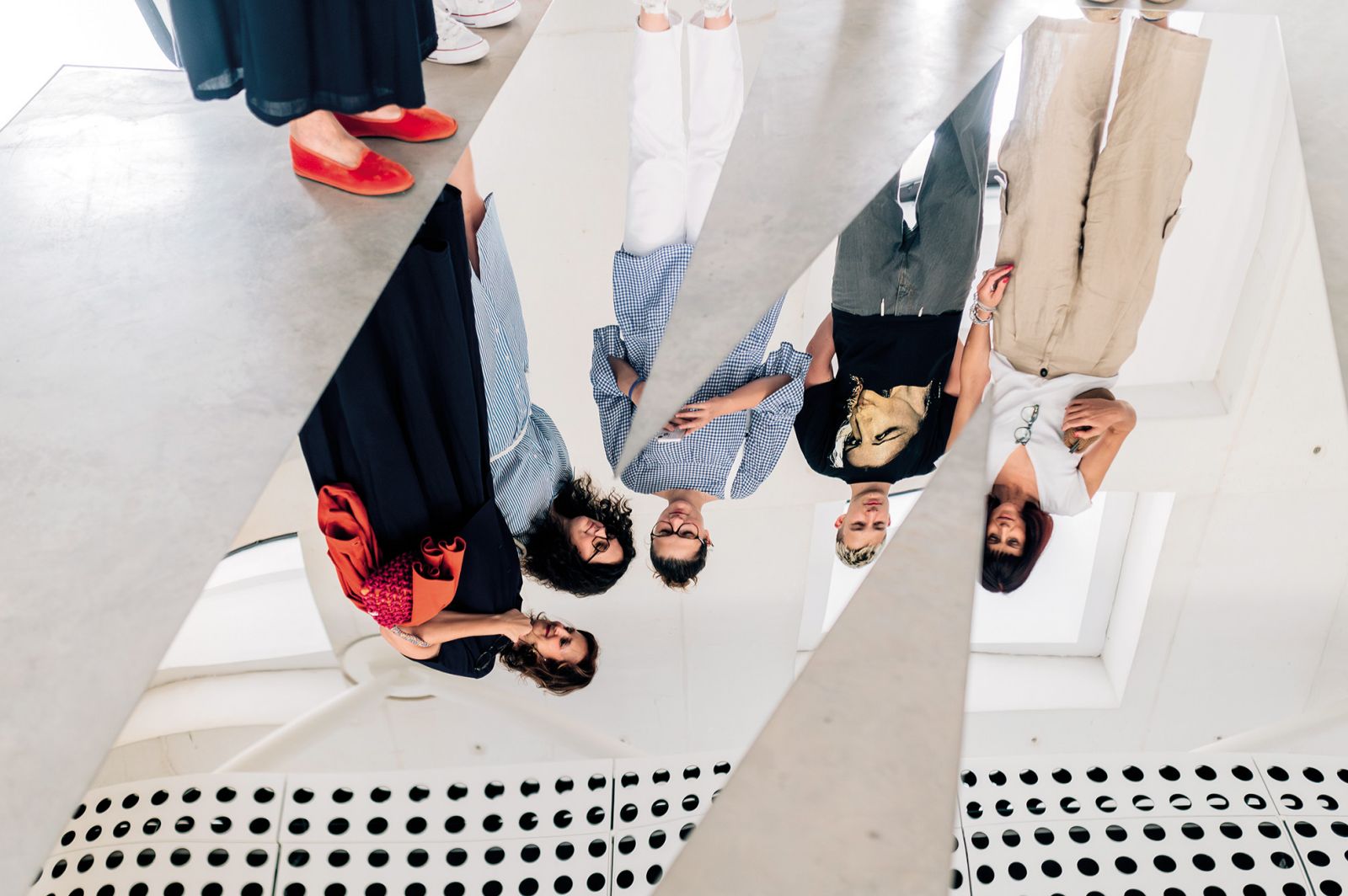 Trije umetniki, tri samostojne razstave: Šejla Kamerić, Adrian Paci in Tobias Putrih, Cukrarna, LJ | Blaž Gutman