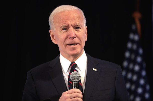 Biden se je skozi novinarsko konferenco trudil dokazati, da je bolj pomembno, kaj počne, kot pa kako se izraža. Trdil je, da mu je uspelo skozi kongres spraviti več velikih zakonodajnih paketov kot kateremukoli predhodniku.