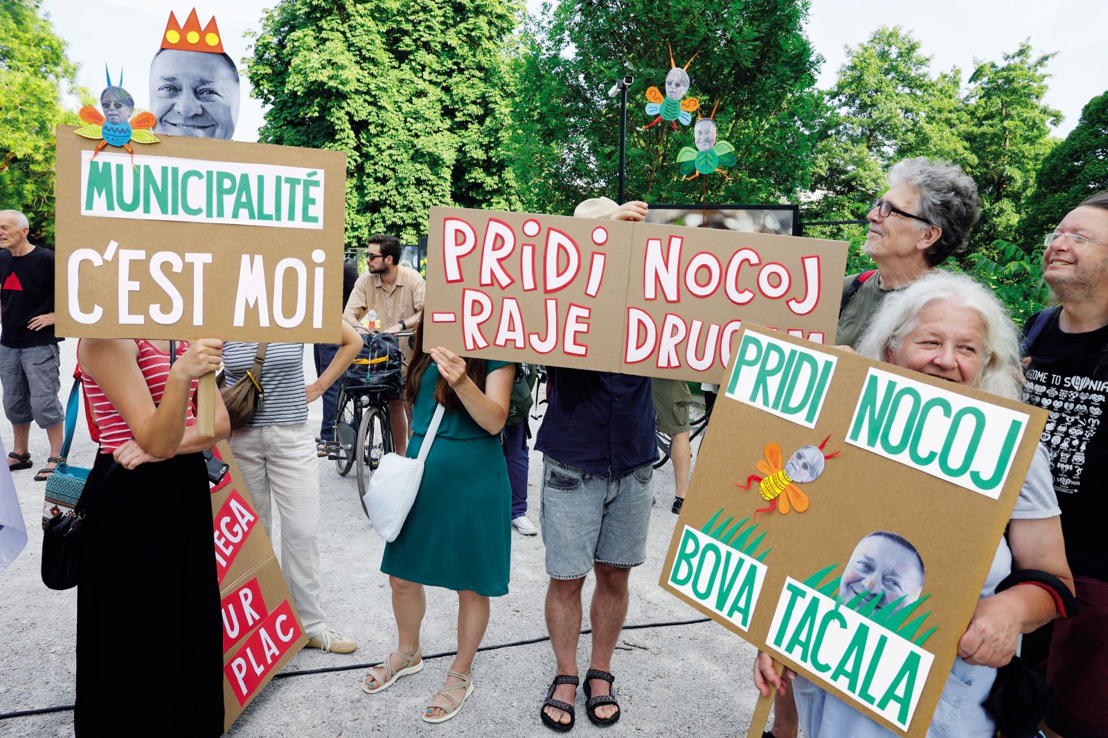 Protest ob odprtju razstave »Ohranjamo naravo sredi mesta«, postavljeno v čast 40-letnici Krajinskega parka Tivoli. Prihodnost narave po mnenju aktivistov danes ogroža spremenjeni mestni odlok, ki sredi zavarovanega območja dopušča velike glasbene dogodke, kot je napovedani koncert Magnifica. | Borut Krajnc