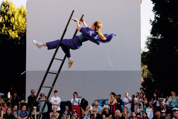 Fabla Collective (SLO): Ali ptice sanjajo o letenju? Festival Ana Desetnica 2024, LJ 