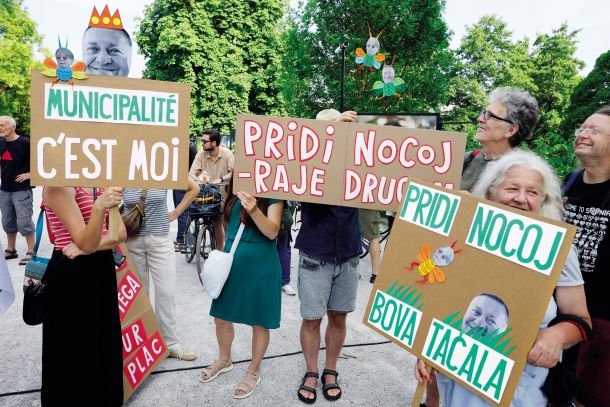 Protest ob odprtju razstave »Ohranjamo naravo sredi mesta«, postavljeno v čast 40-letnici Krajinskega parka Tivoli. Prihodnost narave po mnenju aktivistov danes ogroža spremenjeni mestni odlok, ki sredi zavarovanega območja dopušča velike glasbene dogodke, kot je napovedani koncert Magnifica.  