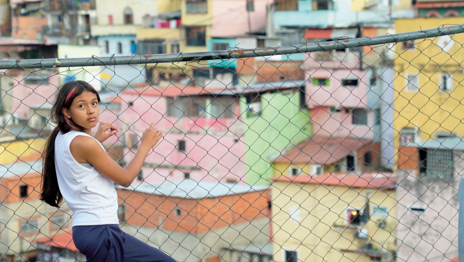 Pred Venezuelo je nejasna prihodnost, še posebej, če se v Belo hišo vrne Donald Trump, ki je že večkrat omenil možnost vojaškega napada nanjo. Favela 23 De Enero, Caracas.