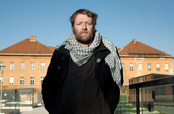 Jernej Lorenci /  »Kako je mogoče, da v 21. stoletju še zmeraj podlegamo delitvi na črno in belo?«
