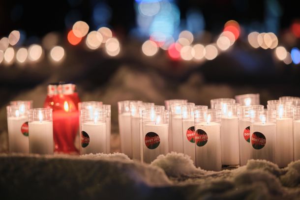 V ponedeljek, 22. januarja 2024, je več kot tisoč ljudi v na ljubljanskem Trgu republike prižgalo sveče v imenu pobitih, ranjenih in izginulih prebivalcev Gaze