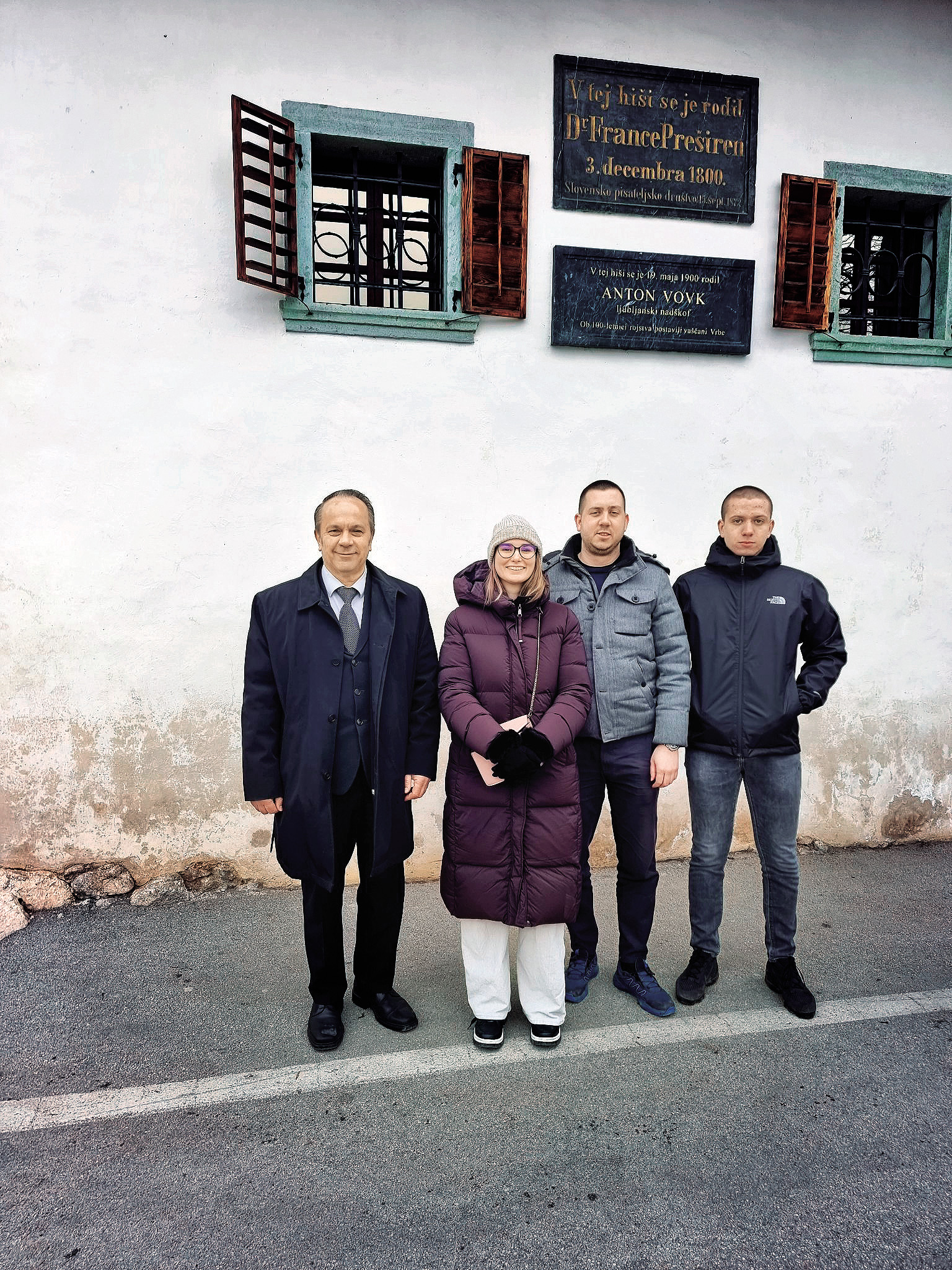 Branko Grims in neonacist Žan Žalec (drugi z desne)