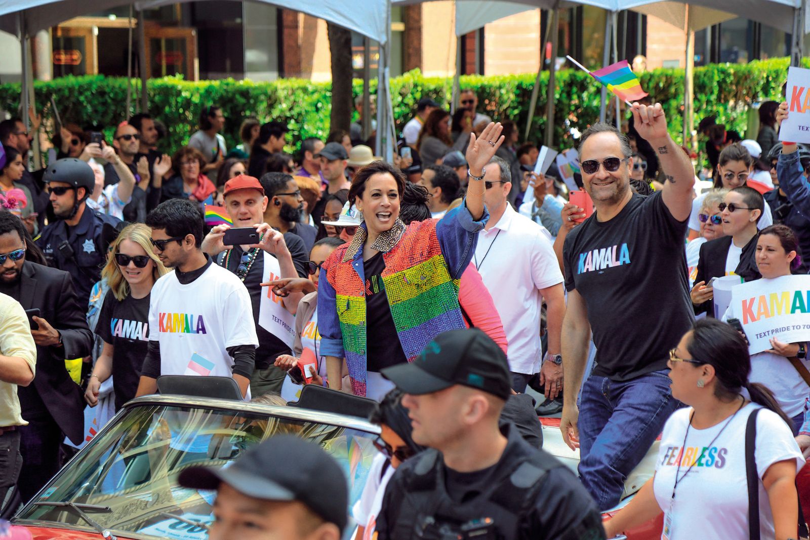 Vedno je nasprotovala diskriminaciji pripadnikov skupnosti LGBTQIA2S+. (na fotografiji na paradi ponosa v San Franciscu skupaj s svojim možem Douglasom Emhoffom leta 2019)