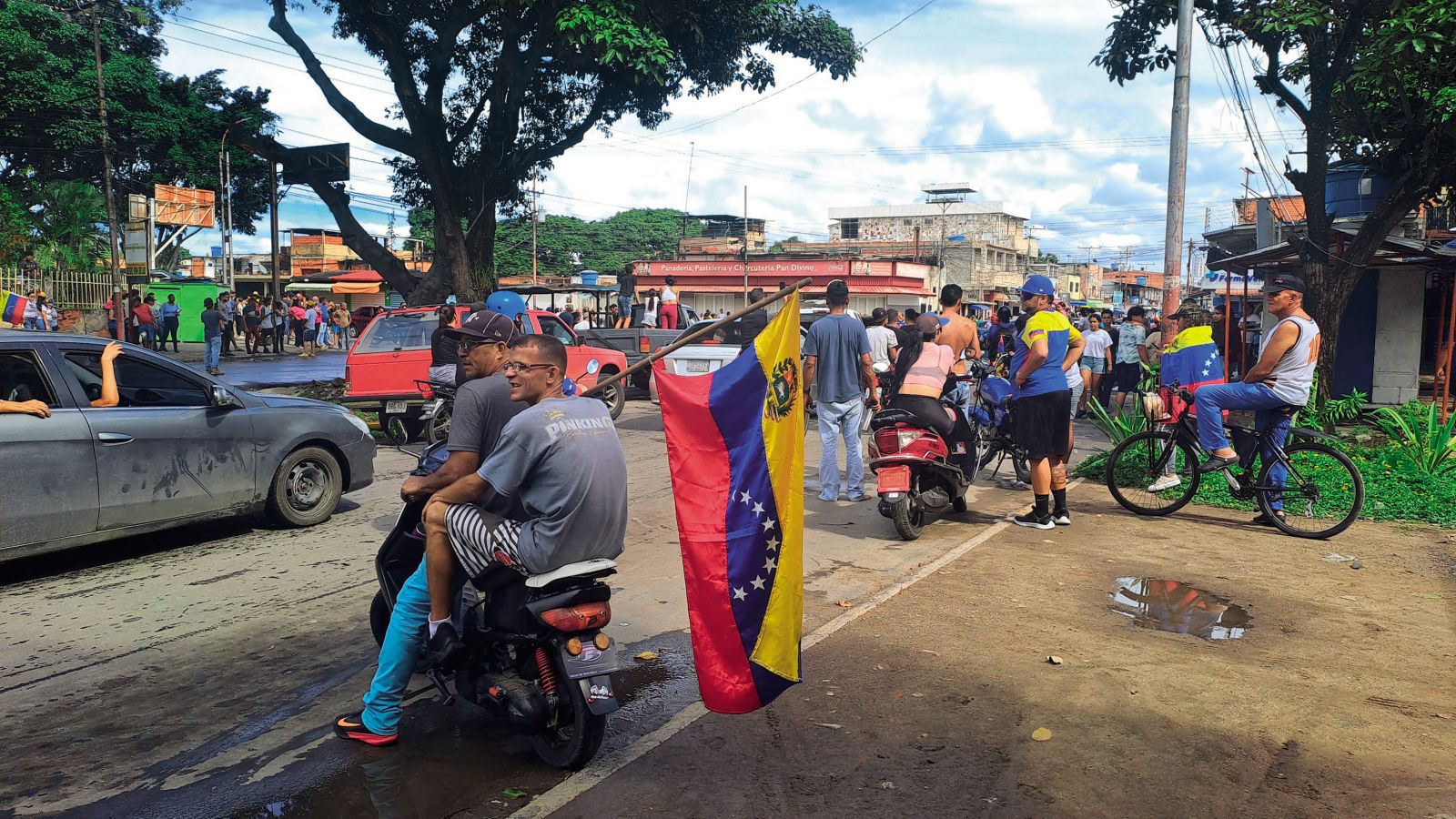 Zbiranje opozicijskih privržencev v okraju Caña de Azúcar, Maracay, 29. julij