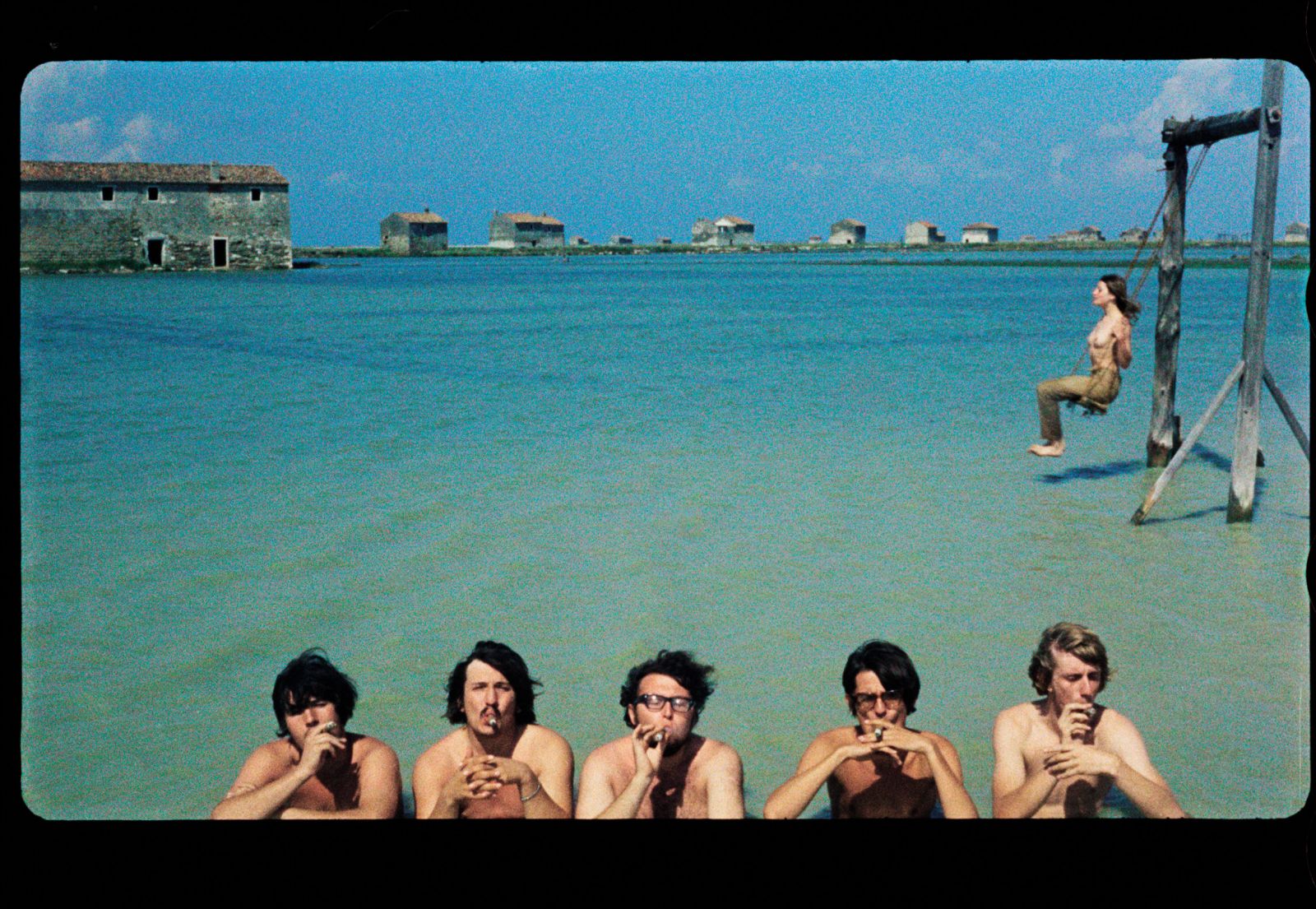 Kultni zeitgeistovski film Gratinirani možgani Pupilije Ferkeverk iz leta 1970 je utrdil „karpovsko“ estetiko statičnih kadrov, ki so kmalu postali njegov zaščitni znak.