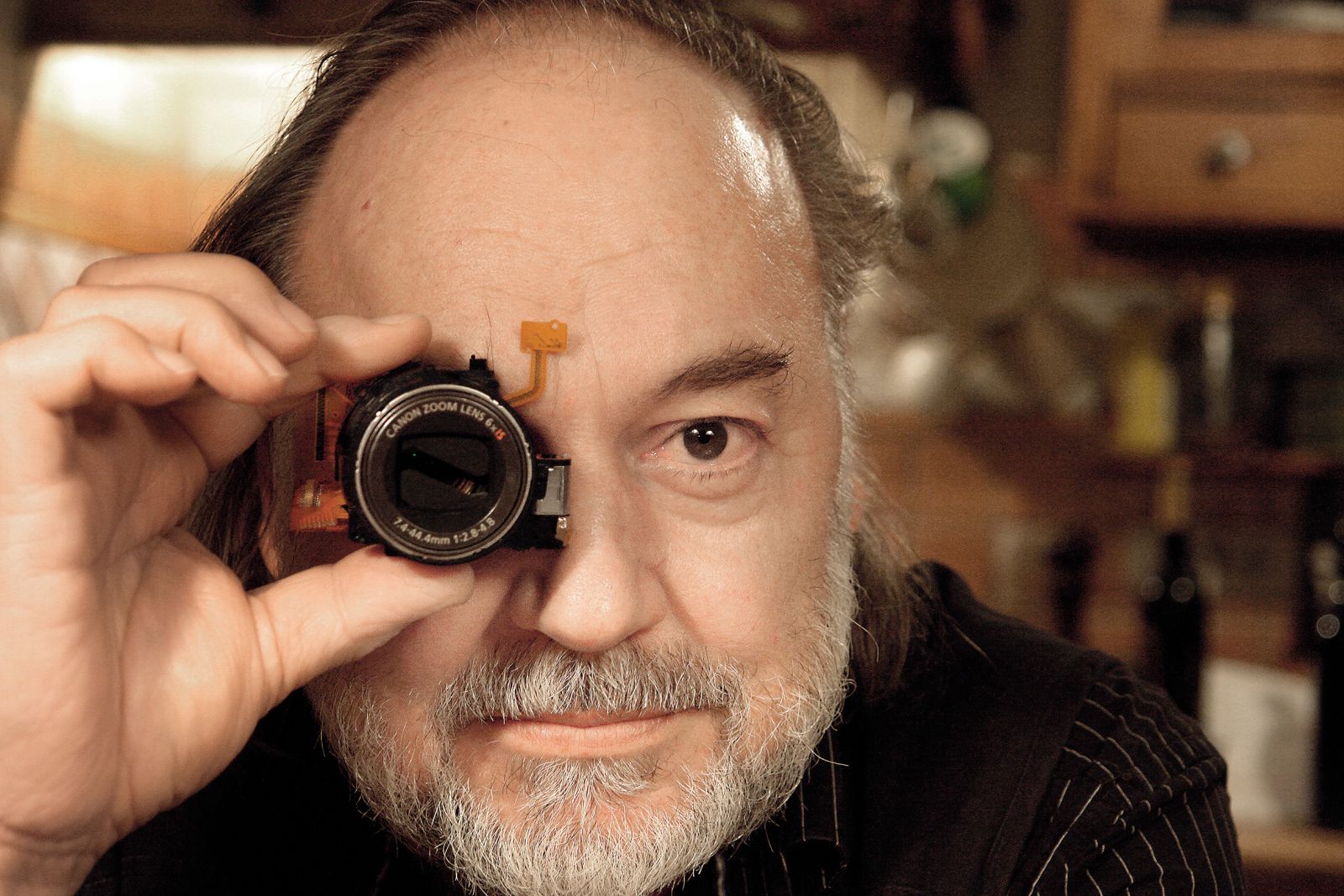 Karpo Godina je eden naših najprodornejših, največkrat nagrajenih in najbolj vsestranskih filmskih ustvarjalcev, ki je globoko zaznamoval jugoslovansko, pa tudi svetovno kinematografijo.