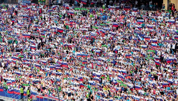 Ob pogledu na slovenske tribune na nedavnem evropskem prvenstvu v nogometu v Nemčiji smo bili priča pravi mavrici navijaških oprav, kar je opazila tudi predsednica države Nataša Pirc Musar.