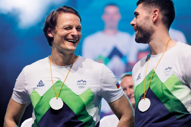 Rokometaša Jure Dolenec in Blaž Janc s simboličnima medaljama 