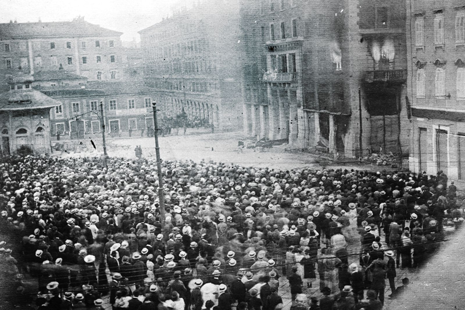 Fašistični požig narodnega doma v Trstu 13. julija 1920