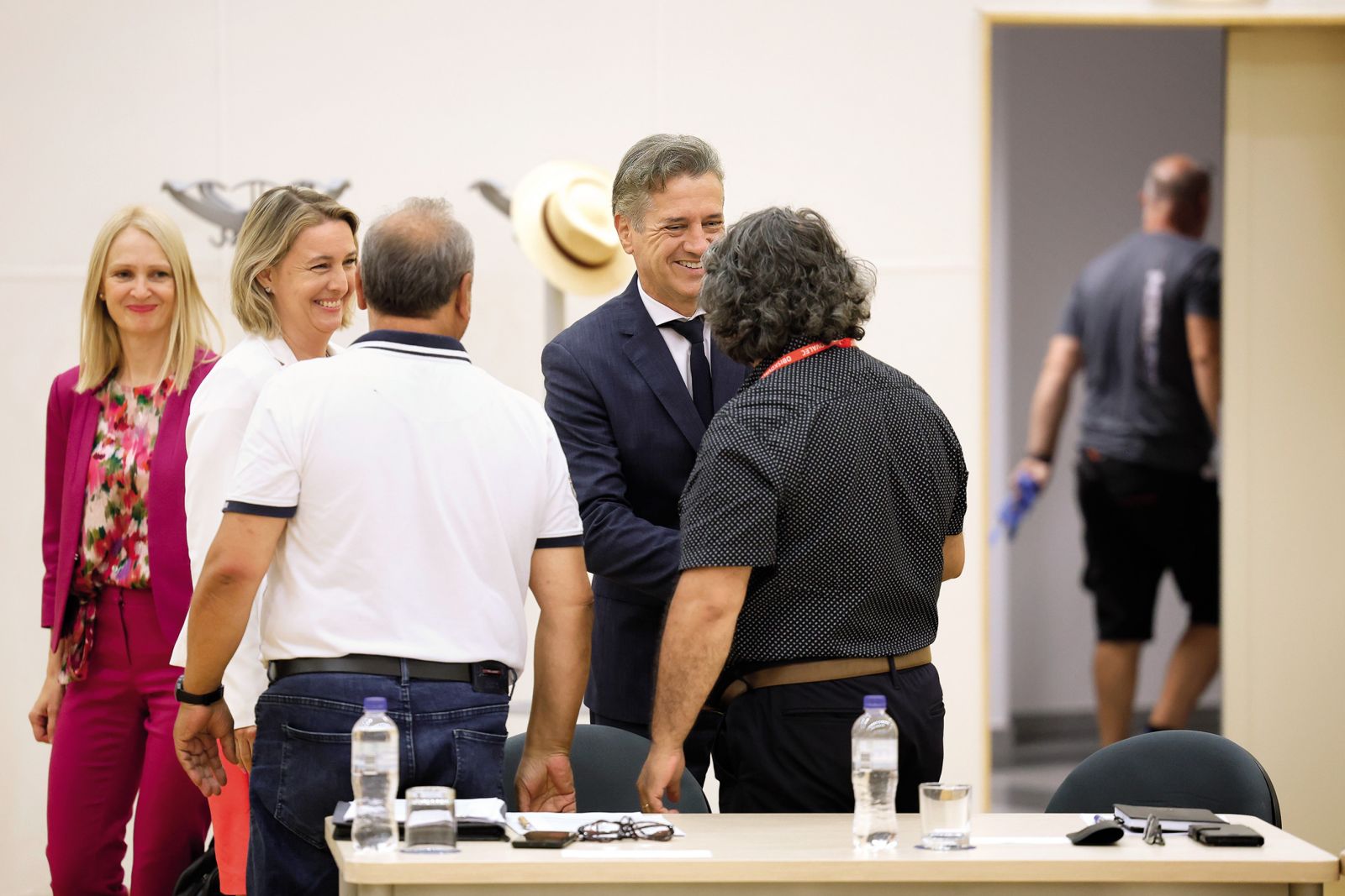 Srečanje premiera Roberta Goloba s predstavniki romske skupnosti na sestanku medresorske delovne skupine