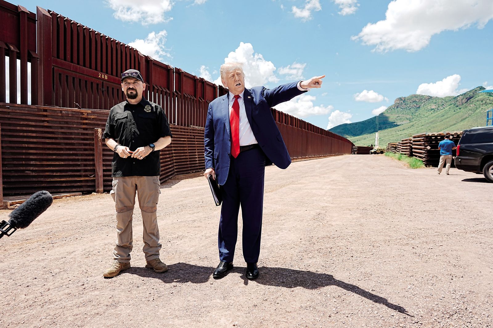 Donald Trump ob obisku zidu v Sierra Visti v Arizoni aprila letos