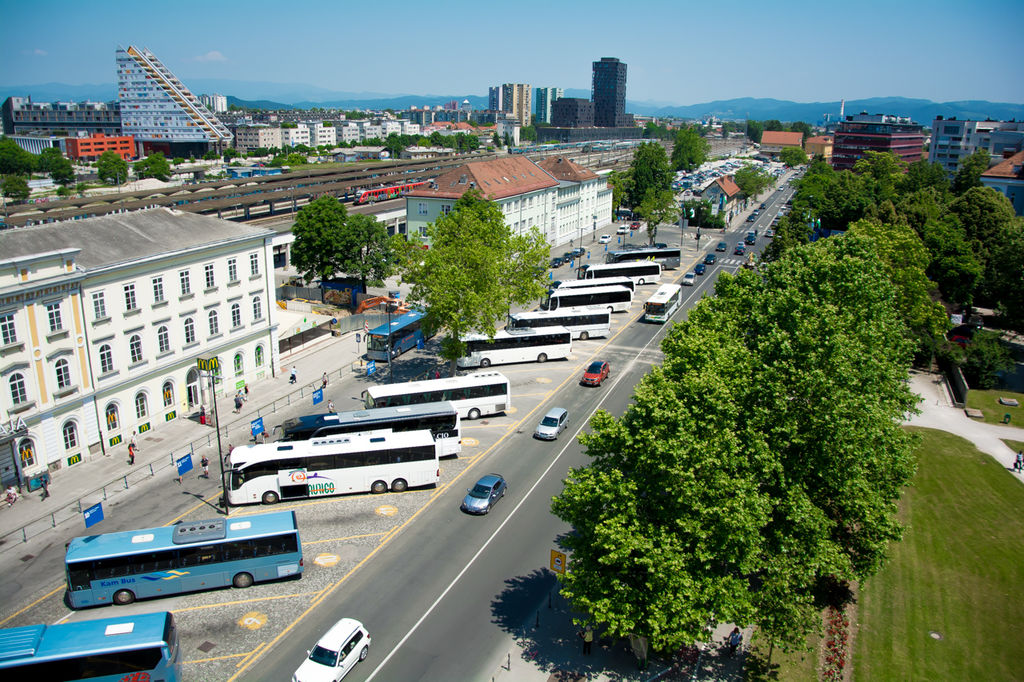 Težave vozačev / Šolarji na avtobusnih postajah