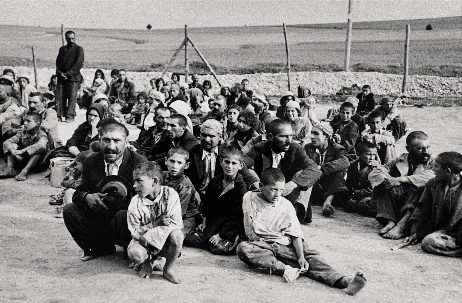 Romi v nacističnem koncentracijskem taborišču Belzec na Poljskem leta 1940