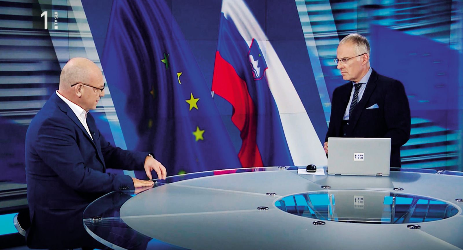 Nekdanji evroposlanec Klemen Grošelj in voditelj Igor E. Bergant v torkovih Odmevih
