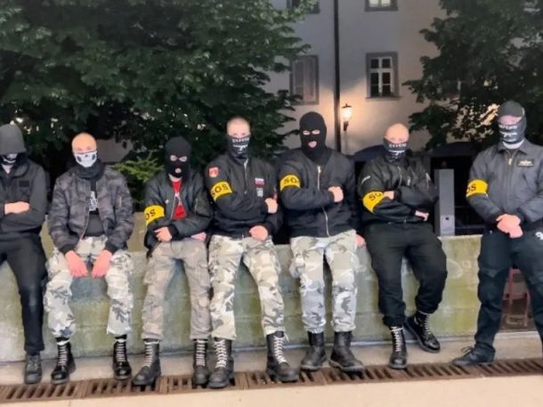 »Jaz sem nad teboj, torej te lahko pohodim«