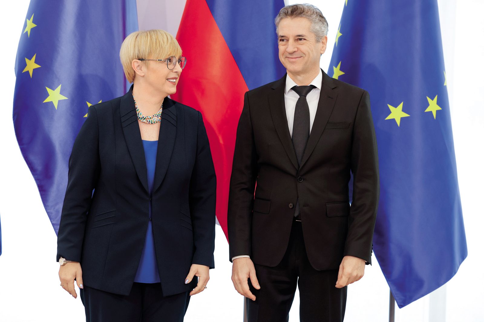 Enotna v razhajanju: predsednica države in predsednik vlade na sprejemu za diplomatski zbor na Brdu | Luka Dakskobler