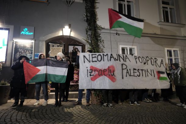 Protest pred Judovskim kuturnim centrom v Ljubljani