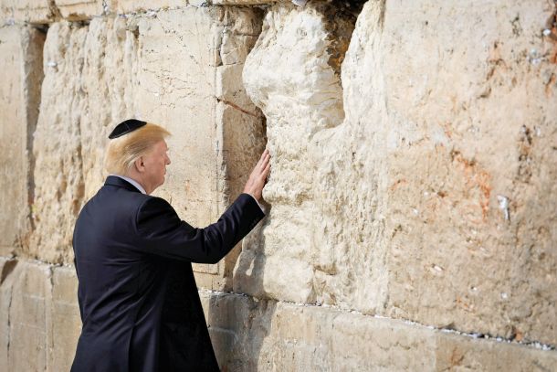 Donald Trump ob Zidu žalovanja v Jeruzalemu leta 2017