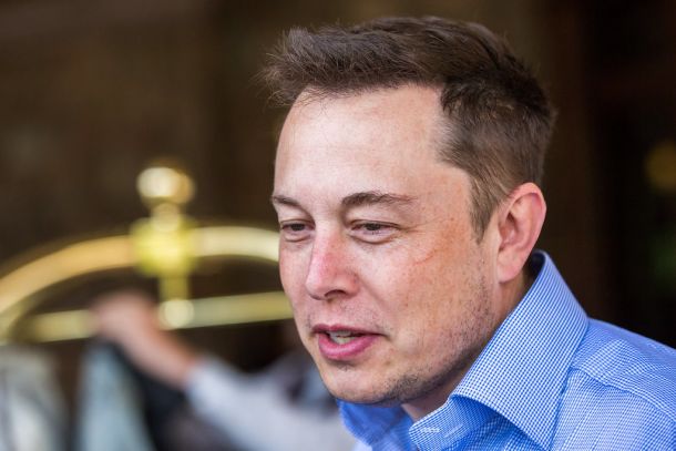 Zagonsko podjetje Neuralink, ki ga je Musk soustanovil leta 2016, je maja lani dobilo dovoljenje za testiranje možganskih vsadkov na ljudeh, potem ko so ga najprej preizkusili na opicah